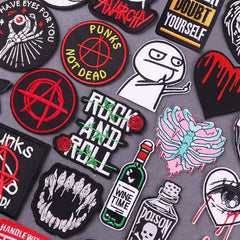 Bügelaufkleber - Punk‑Not‑Dead