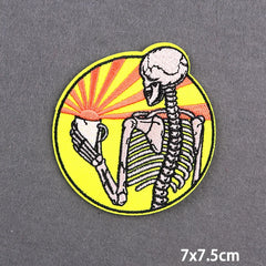 Bügelaufkleber - Love Conquers