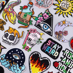 Bügelaufkleber - Stay‑Weird Schrift