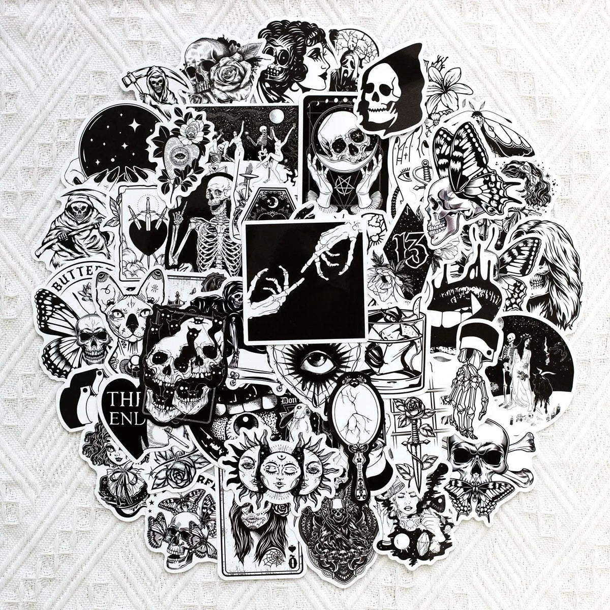 Sticker-Set - 50 Gothic Totenköpfe